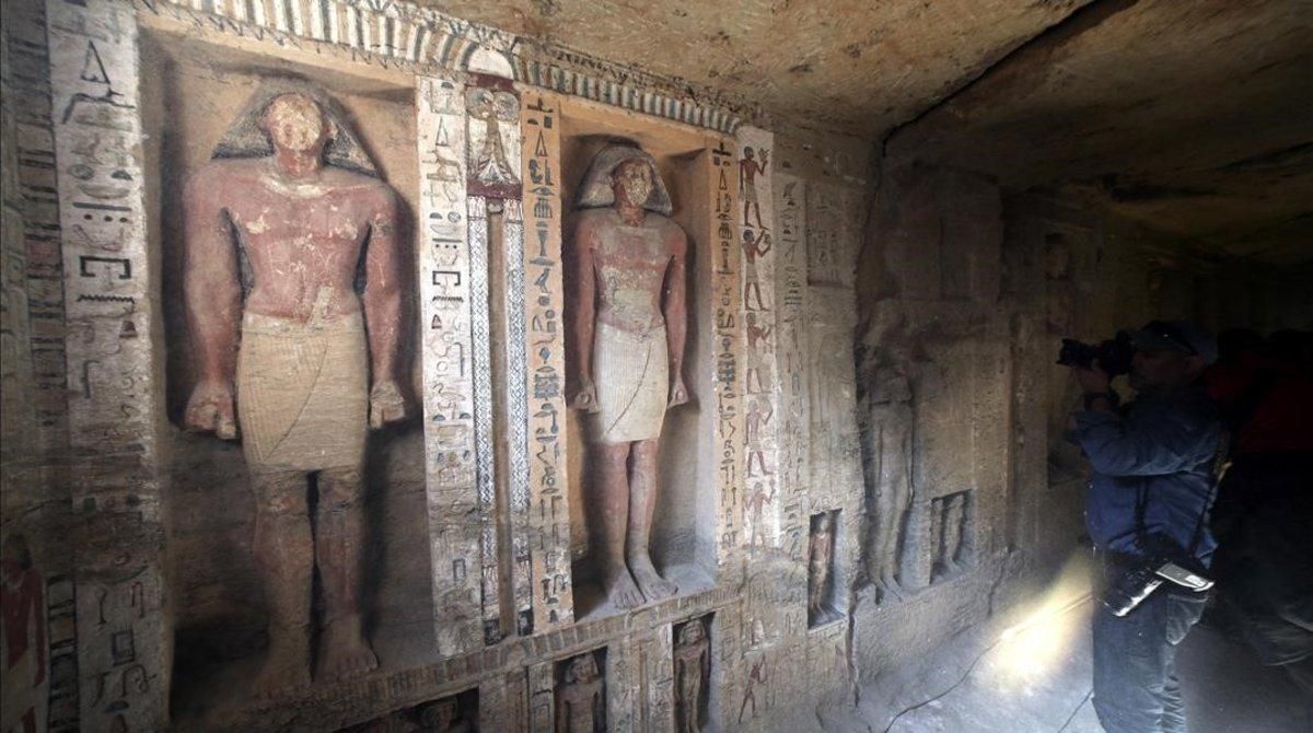 Interior de la tumba de 4.000 años de antigüedad localizada en Egipto. Interior de la tumba de 4.000 años de antigüedad localizada en Egipto.