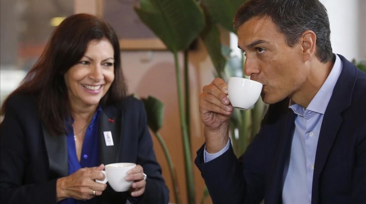 Pedro Sánchez y Anne Hidalgo desayunan en el Círculo de Bellas Artes de Madrid. Pedro Sánchez y Anne Hidalgo desayunan en el Círculo de Bellas Artes de Madrid.