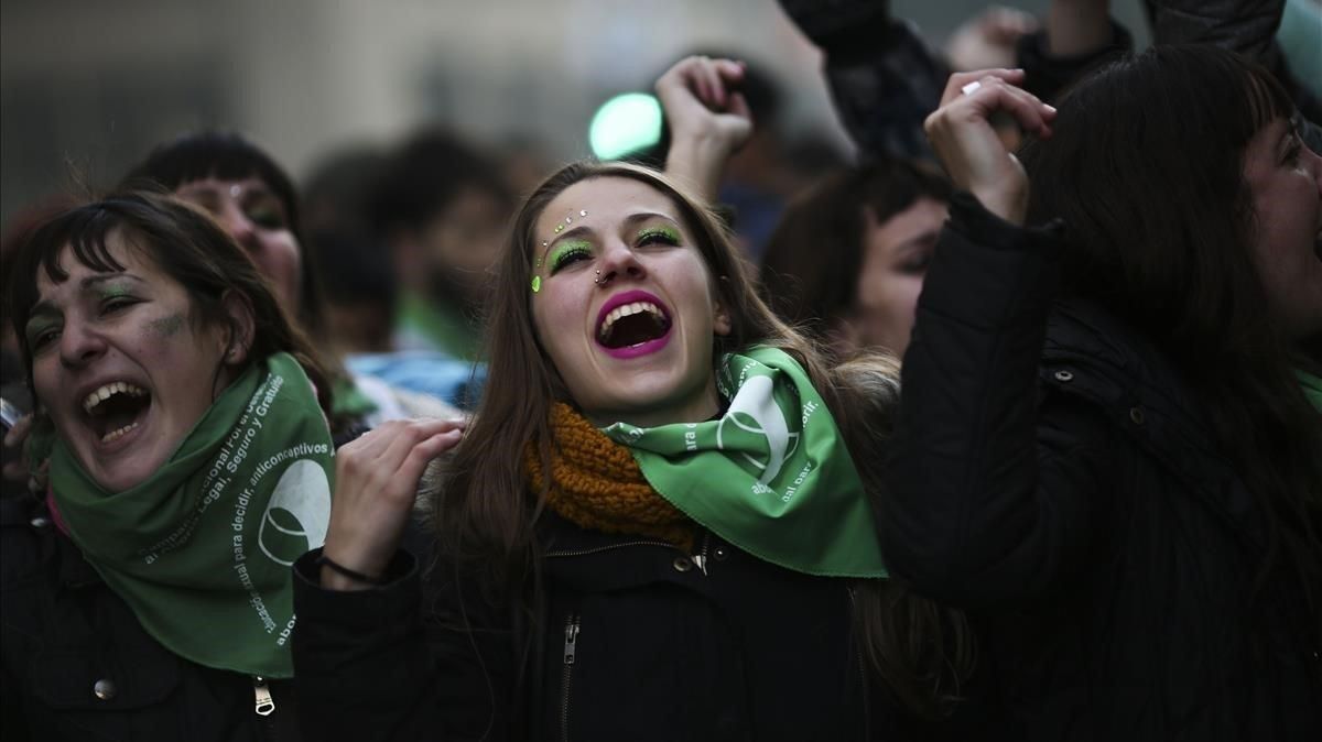 Miles de personas festejan, el pasado junio, la aprobación de la despenalizacion del aborto en Argentina. Miles de personas festejan, el pasado junio, la aprobación de la despenalizacion del aborto en Argentina.