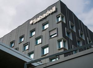 Standard & Poor's eleva la calificación de la deuda del Sabadell
