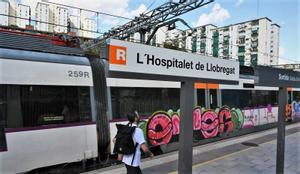 Un tren de Rodalies en la estación de L’Hospitalet de Llobregat.