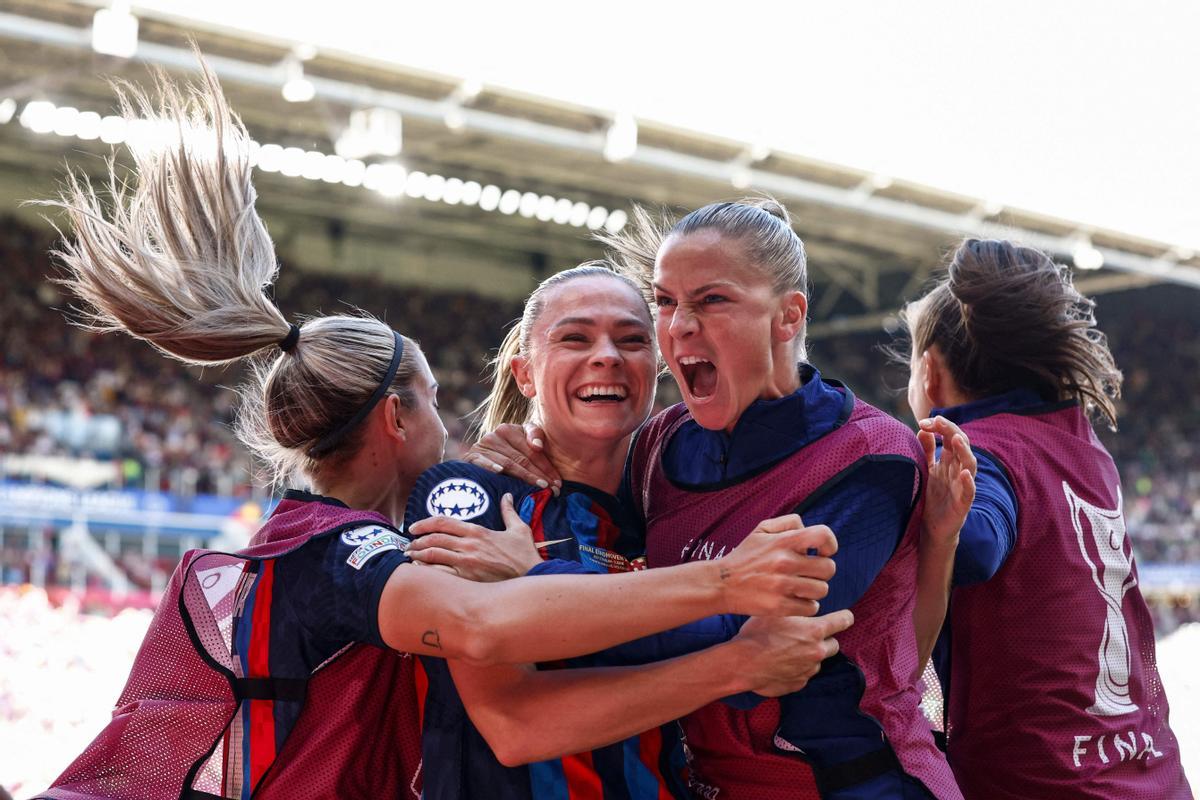 Ana Maria Crnogorcevic celebrando el gol de Rolfö en la final de la Champions