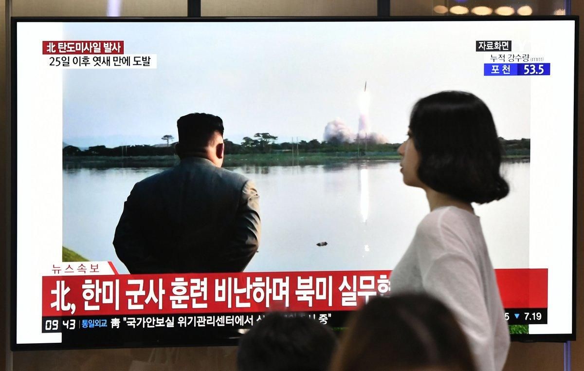 Kim Jong-un, el líder de Corea del Norte, supervisa el lanzamiento de nuevos misiles. Kim Jong-un, el líder de Corea del Norte, supervisa el lanzamiento de nuevos misiles.