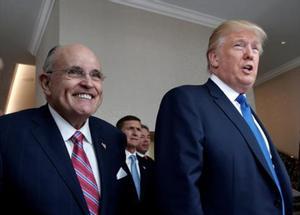 Rudolph Giuliani, exalcalde de Nueva York, con el presidente Donald Trump, en una imagen del 2016.