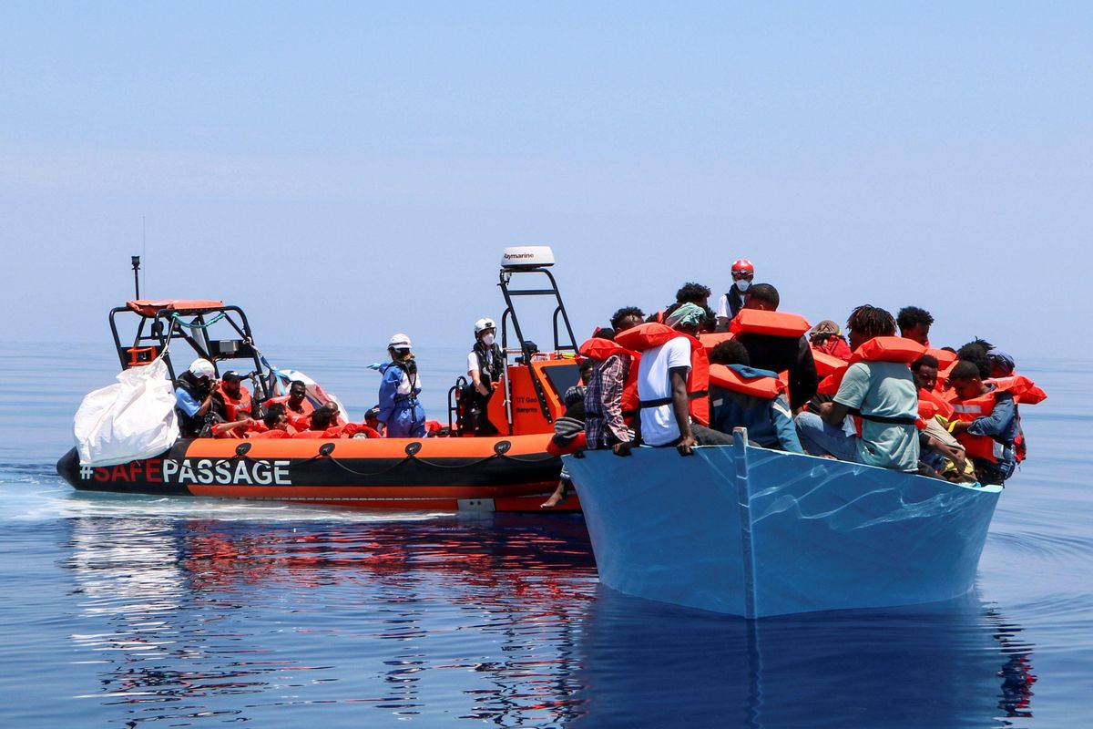 Les més de 400 persones rescatades pel barco de Metges sense Fronteres desembarquen a Sicília Les més de 400 persones rescatades pel barco de Metges sense Fronteres desembarquen a Sicília