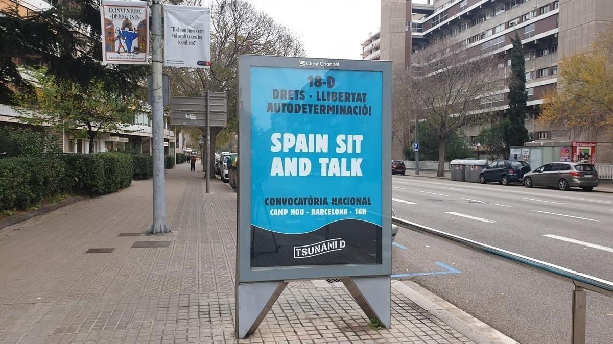 Cartel publicitario de Tsunami Democràtic, en Barcelona. Cartel publicitario de Tsunami Democràtic, en Barcelona.