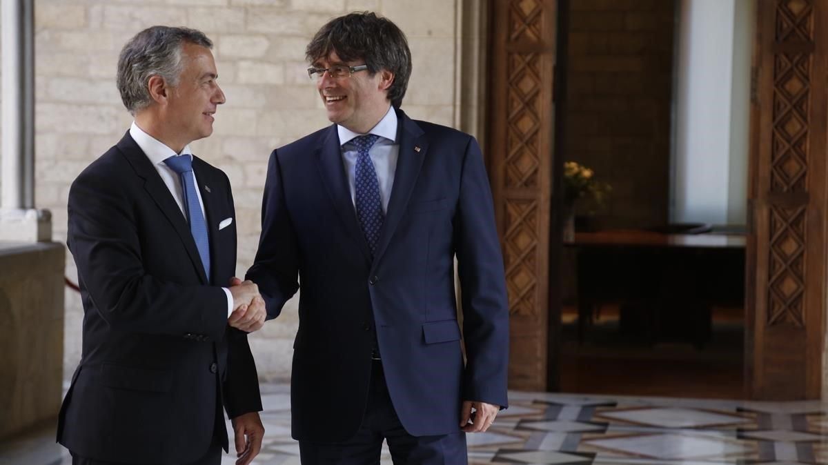 Puigdemont y Urkullu en Palau, en junio del 2017 Puigdemont y Urkullu en Palau, en junio del 2017