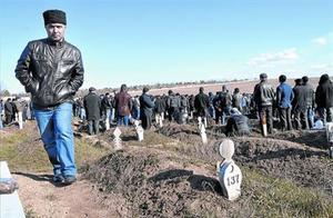 Despedida 8 Funeral masivo, ayer, en territorio crimeano para decir adiós a un jornalero de 39 años que desapareció en extrañas circunstancias.