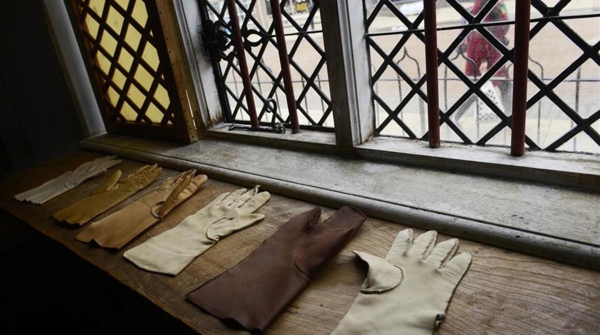 En esta casa nació Shakespeare  Su padre tenia un taller de confeccion de prendas en cuero en los bajos de la casa.