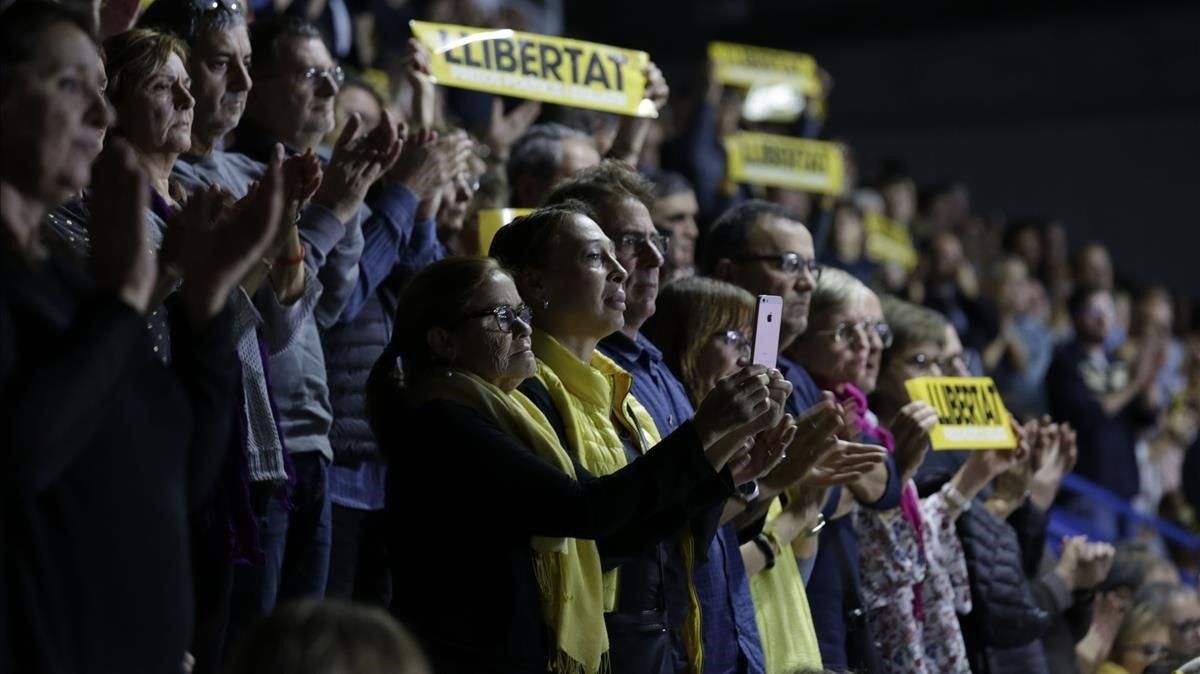 Participantes en el acto de la Crida Nacional per la República en Manresa. Participantes en el acto de la Crida Nacional per la República en Manresa.