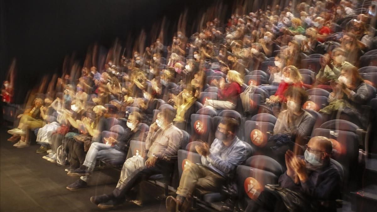 Público en un teatro. Público en un teatro.