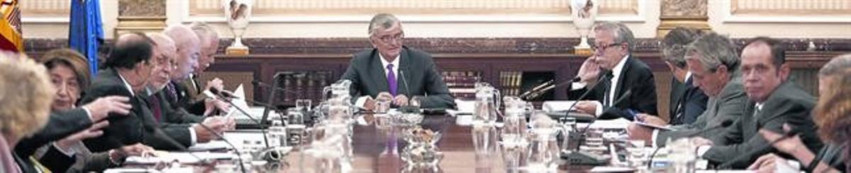 Torres-Dulce y el resto de la cúpula fiscal, en la reunión celebrada ayer. Torres-Dulce y el resto de la cúpula fiscal, en la reunión celebrada ayer.