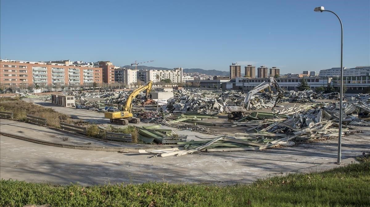 Aspecto actual de la antigua fábrica de Mercedes-Benz tras el derribo de sus naves, esta semana Aspecto actual de la antigua fábrica de Mercedes-Benz tras el derribo de sus naves, esta semana