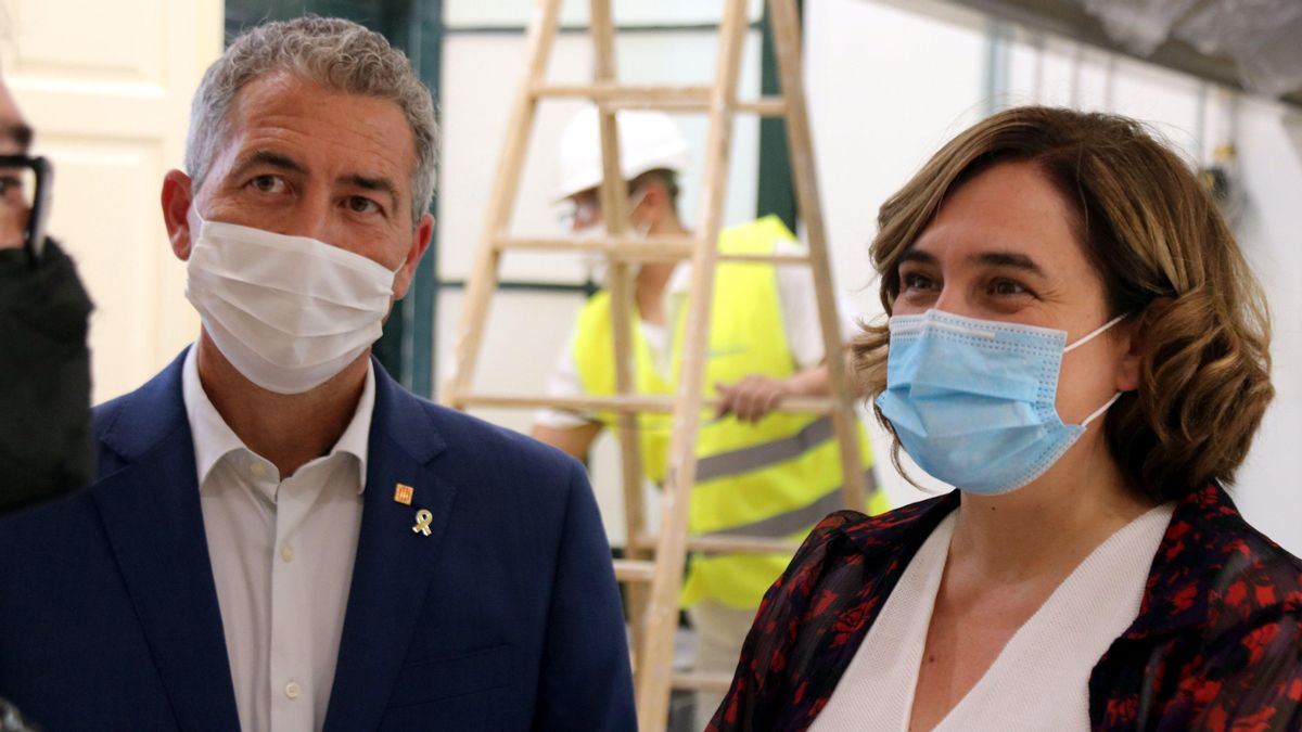 El ’conseller’ de Educació, Josep Gonzàlez-Cambray, y la alcaldesa de Barcelona, Ada Colau, en una visita al colegio Mossèn Jacint Verdaguer de Barcelona. El ’conseller’ de Educació, Josep Gonzàlez-Cambray, y la alcaldesa de Barcelona, Ada Colau, en una visita al colegio Mossèn Jacint Verdaguer de Barcelona.