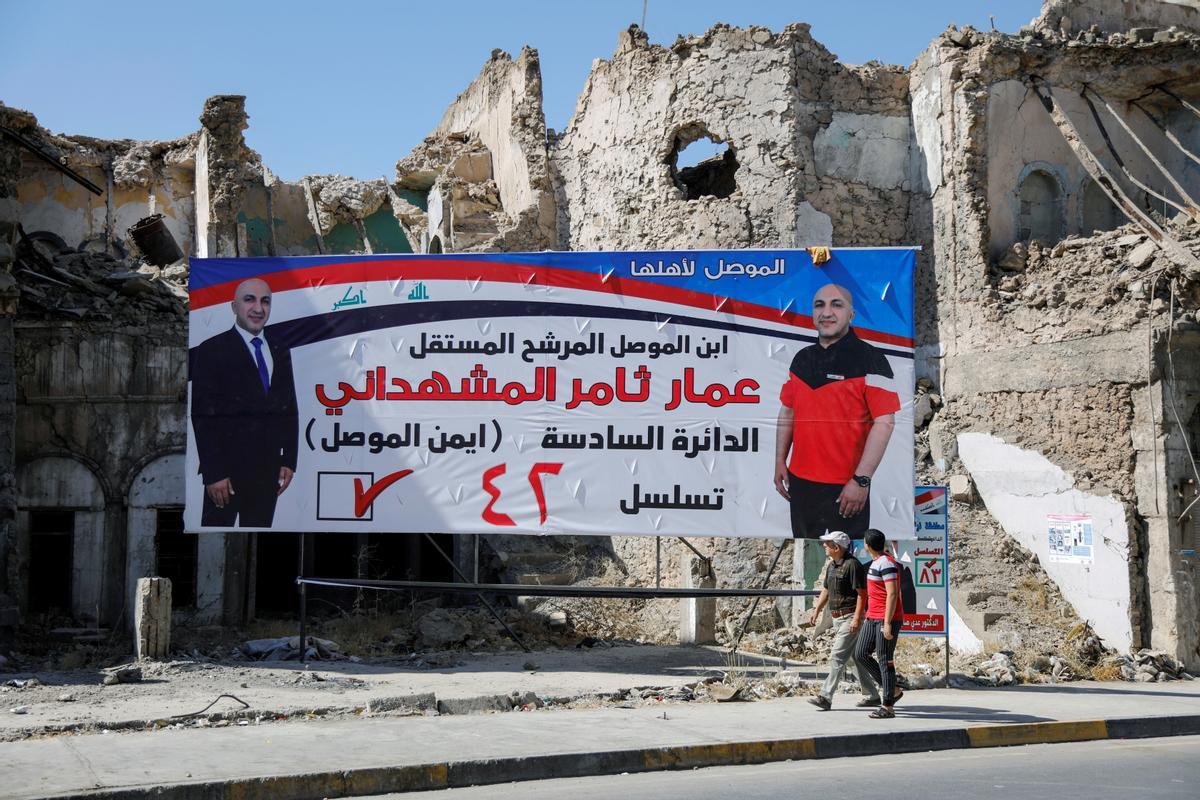 Un cartel electoral en Mosul. 