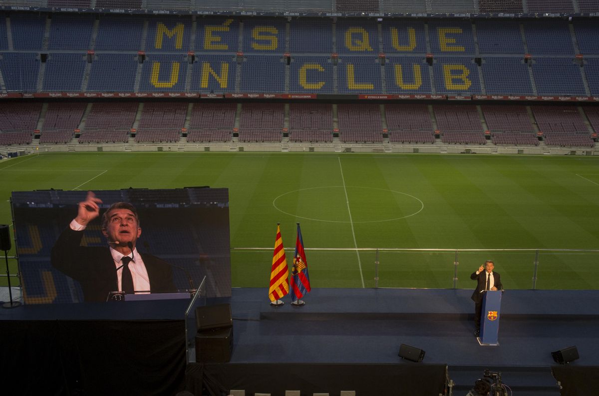 Laporta se emociona al recordar a su padre en el discurso de investidura en el Camp Nou. Laporta se emociona al recordar a su padre en el discurso de investidura en el Camp Nou.