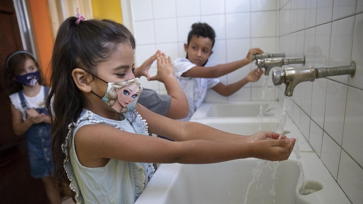 Barcelona 14 09 2020 Vuelta al cole Regreso a la escuela en tiempos de coronavirus Covid-19 con medidas de seguridad En la foto clases de primaria en la Escola l Esperanca Foto Ferran Nadeu Barcelona 14 09 2020 Vuelta al cole Regreso a la escuela en tiempos de coronavirus Covid-19 con medidas de seguridad En la foto clases de primaria en la Escola l Esperanca Foto Ferran Nadeu