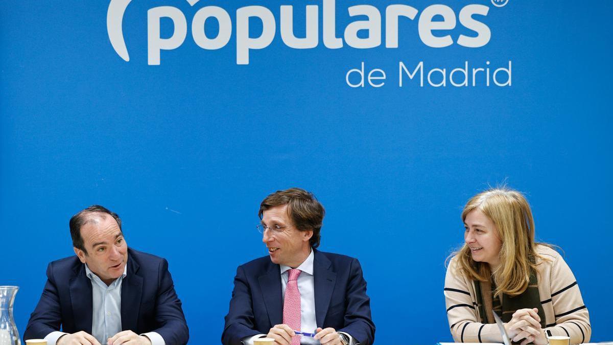 someterse a la ola del antisanchismo de Ayuso y no mojarse en temas conflictivos