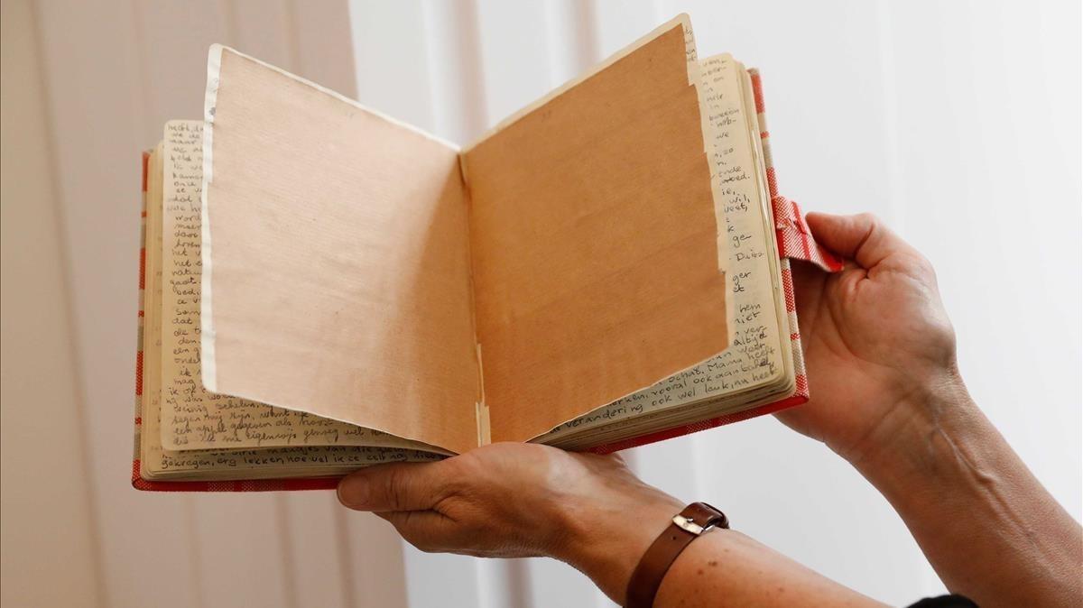 Las dos páginas cubiertas con papel de estraza son mostradas en la Casa Museo de Ana Frank. 