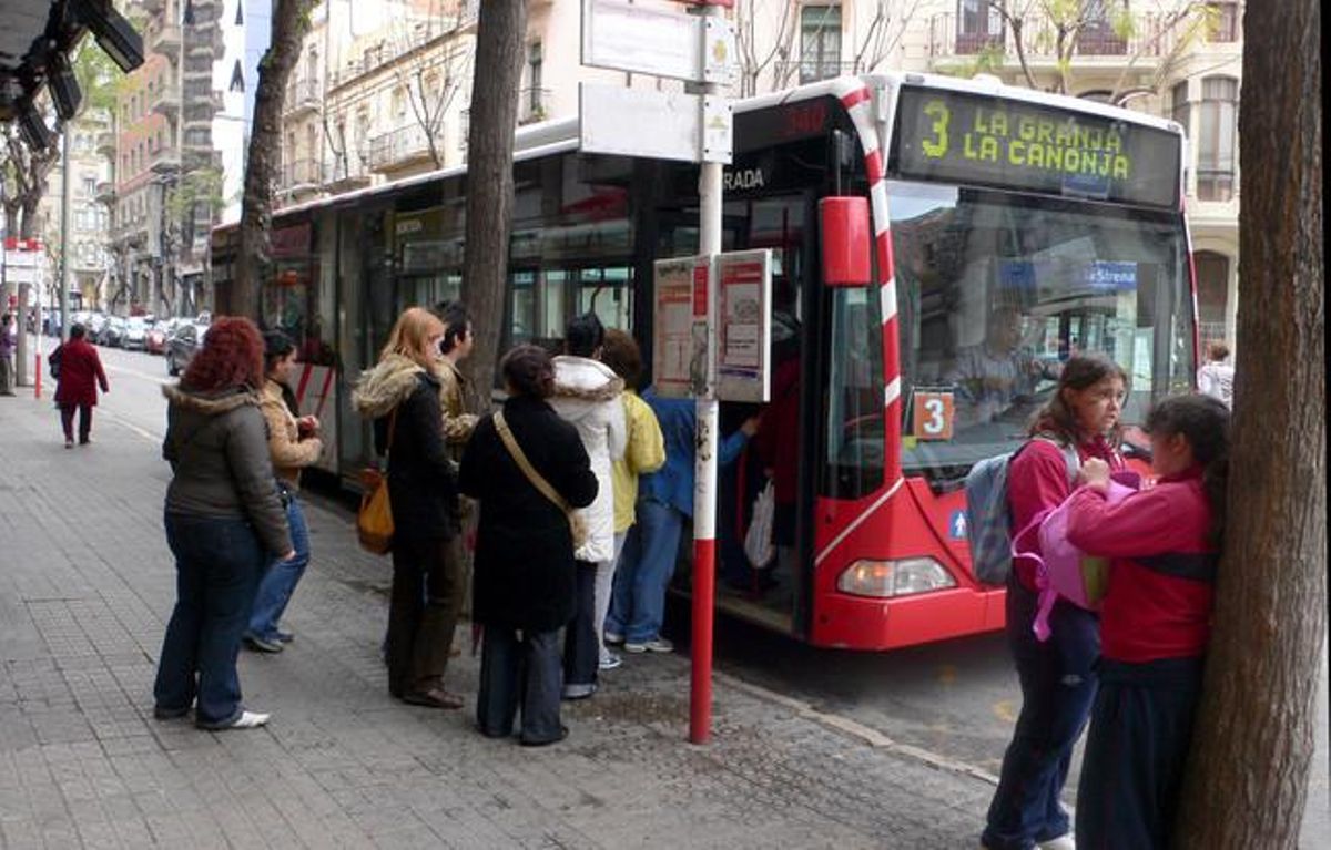 Usuarios de los autobuses urbanos de Tarragona. Usuarios de los autobuses urbanos de Tarragona.