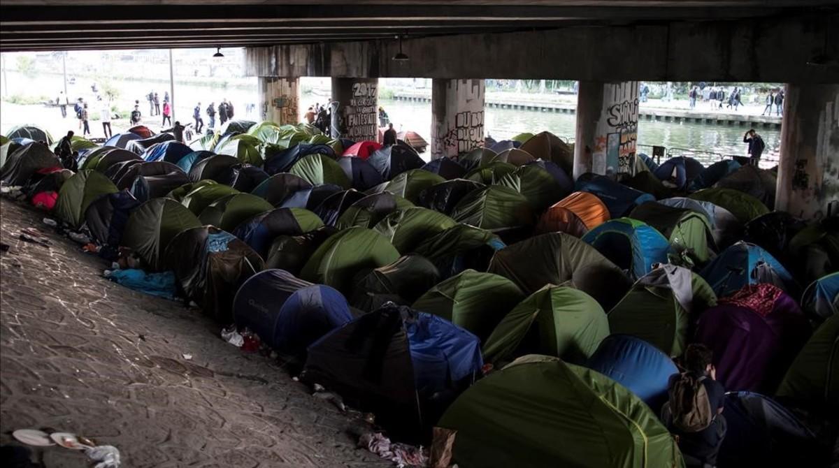 Campamento improvisado de inmigrantes. 