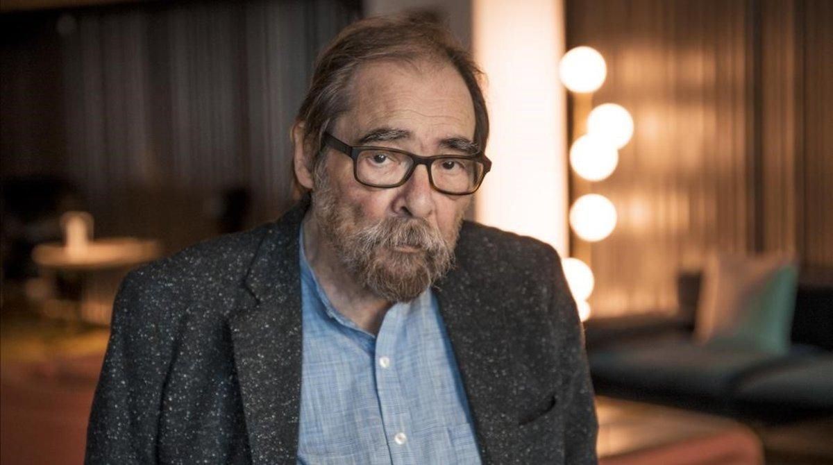 El periodista Àngel Casas, que acaba de publicar la novela ’Sidonie té més d’un amant’. El periodista Àngel Casas, que acaba de publicar la novela ’Sidonie té més d’un amant’.