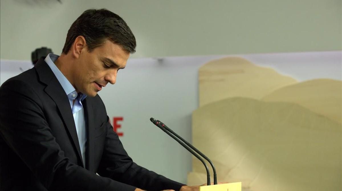 Sánchez s'atrinxera malgrat la dimissió de la meitat de la seva executiva Sánchez s'atrinxera malgrat la dimissió de la meitat de la seva executiva