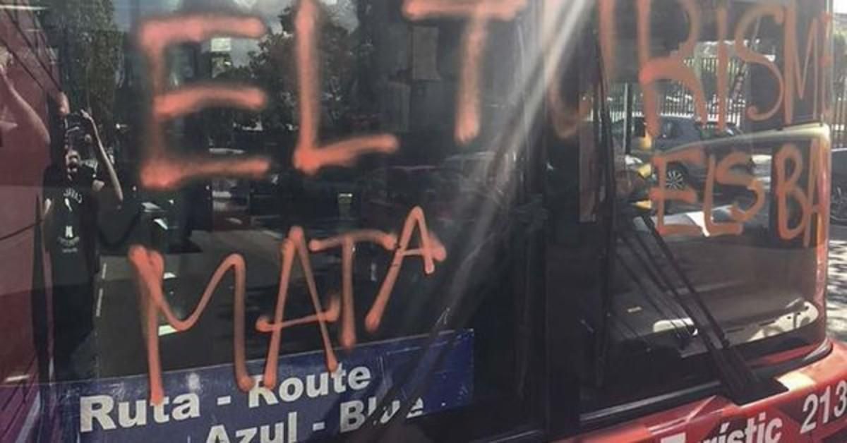 Colau denunciará el ataque de Arran al bus turístico de BCN Colau denunciará el ataque de Arran al bus turístico de BCN