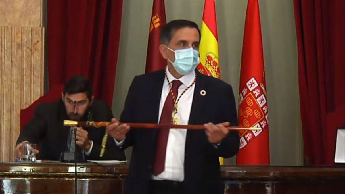 La moción de censura sale adelante en Murcia: José Antonio Serrano, nuevo alcalde La moción de censura sale adelante en Murcia: José Antonio Serrano, nuevo alcalde