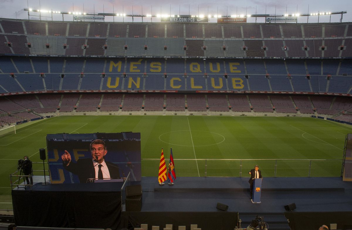 Laporta, durante el discurso de la toma de posesión en el Camp Nou. Laporta, durante el discurso de la toma de posesión en el Camp Nou.