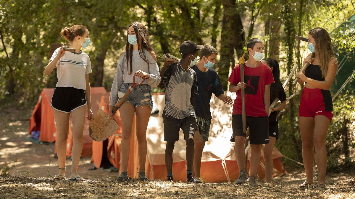 Jóvenes participantes en las colonias de El Periódico y Fundesplai en Vilanova de Sau. Jóvenes participantes en las colonias de El Periódico y Fundesplai en Vilanova de Sau.