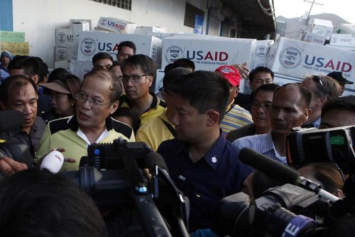 El presidente filipino, Benigno Aquino, responde a las preguntas de los periodistas durante su visita a Tacloban, este domingo. El presidente filipino, Benigno Aquino, responde a las preguntas de los periodistas durante su visita a Tacloban, este domingo.