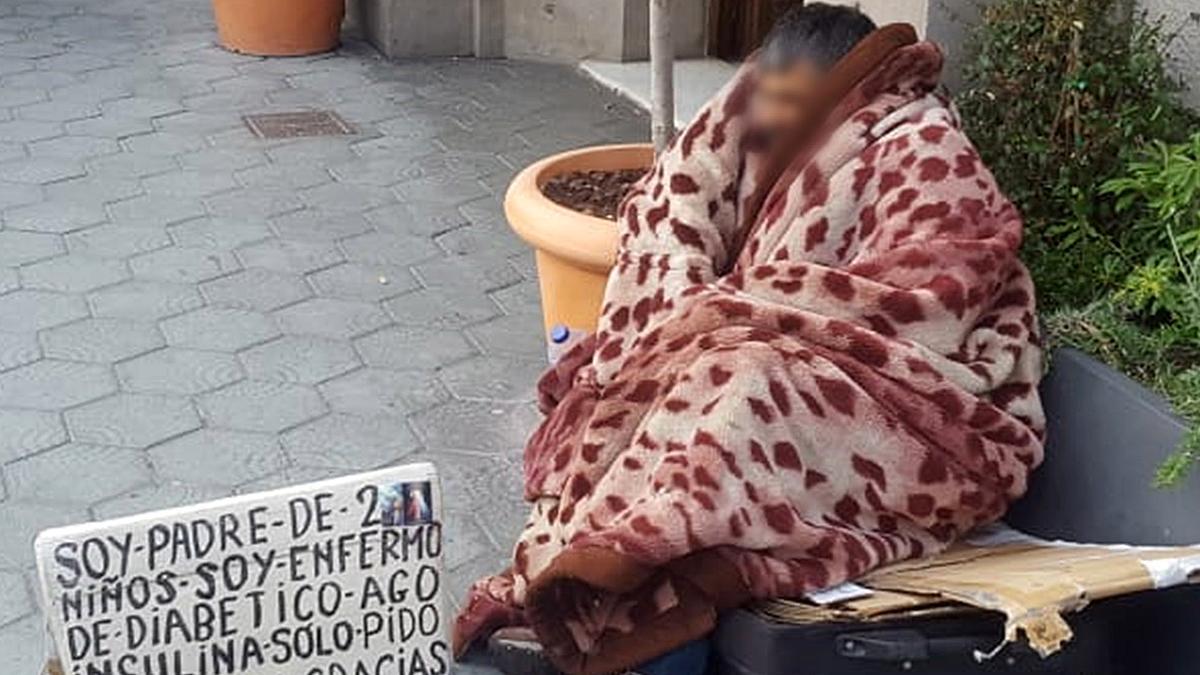 Un mendigo en los Jardinets de Gràcia, en Barcelona, cerca de donde se ponía la víctima para pedir limosna.