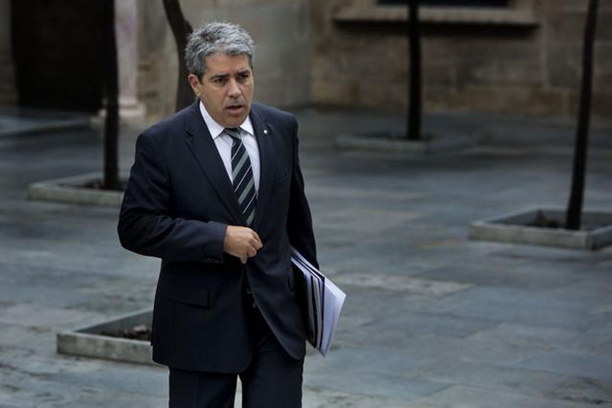 Francesc Homs entra en el Palau de la Generalitat. Francesc Homs entra en el Palau de la Generalitat.