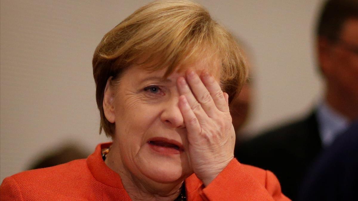 Merkel gesticula en una reunión de su grupo parlamentario, en el Bundestag, en Berlín, el 20 de noviembre.