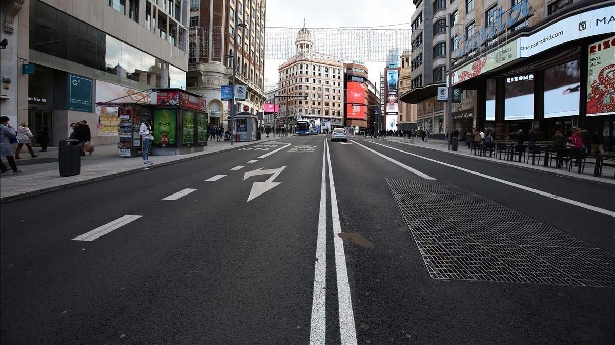 La Gran Vía a la altura de la Plaza de Callao, vacía. La Gran Vía a la altura de la Plaza de Callao, vacía.