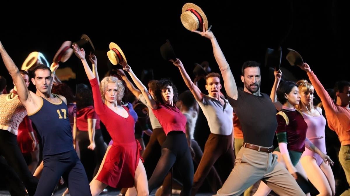 Pablo Puyol, a la derecha, junto al resto de intérpretes en un número de ’A chorus line’. Pablo Puyol, a la derecha, junto al resto de intérpretes en un número de ’A chorus line’.