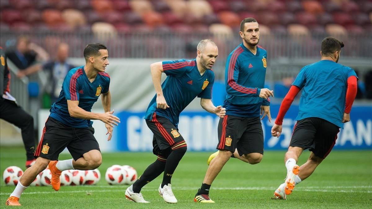 Iniesta, en el entrenamiento de la selección española en el estadio de Luzhniki de Moscú. Iniesta, en el entrenamiento de la selección española en el estadio de Luzhniki de Moscú.