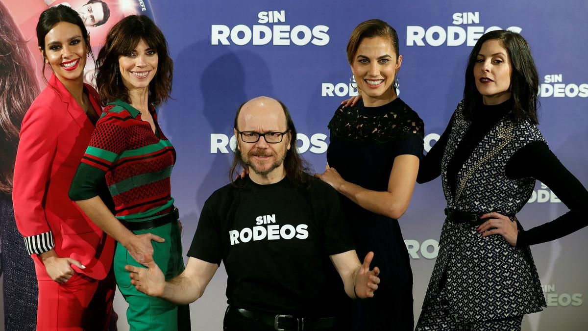 Santiago Segura junto a (de izquierda a derecha) Cristina Pedroche, Maribel Vallverdú, Toni Acosta y Bárbara Santa-Cruz Santiago Segura junto a (de izquierda a derecha) Cristina Pedroche, Maribel Vallverdú, Toni Acosta y Bárbara Santa-Cruz