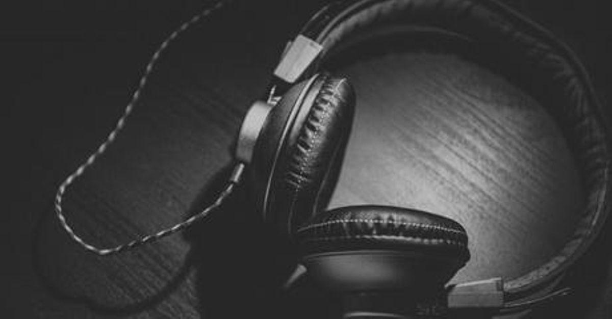 Facebook entra en el universo del audio para luchar con Clubhouse Facebook entra en el universo del audio para luchar con Clubhouse