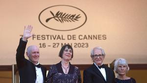 Paul Laverty, Rebecca O’brien, Ken Loach y Lesley Ashton llegan al pase de ’The old oak’ en el festival de cine de Cannes.