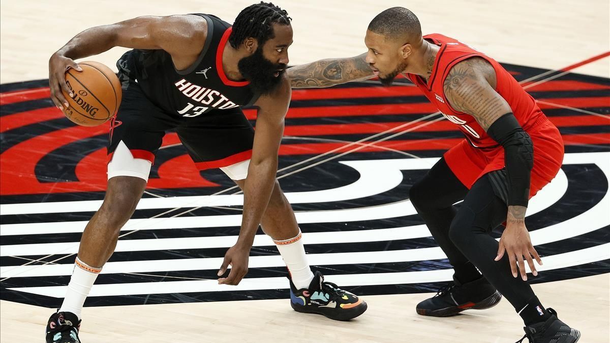 Harden y Lillard, en el partido del pasado sábado entre Portland y Houston. Harden y Lillard, en el partido del pasado sábado entre Portland y Houston.