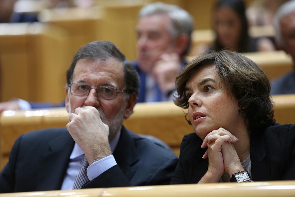 Mariano Rajoy y Soraya Sáenz de Santamaría, en el Senado.