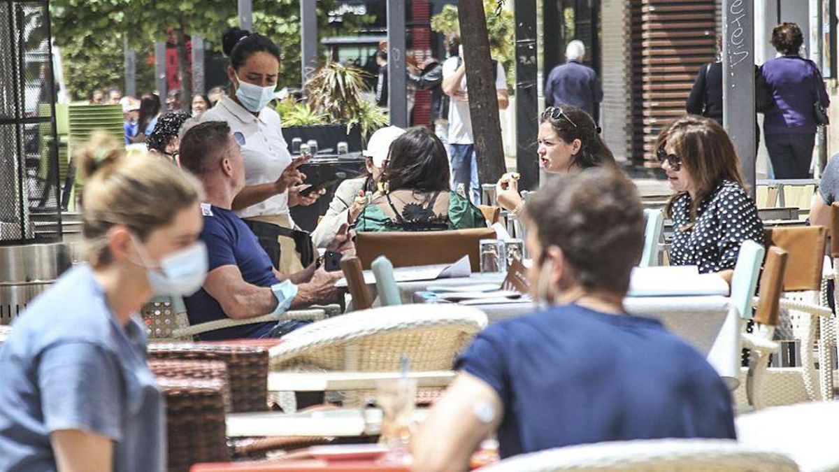La Fiscalía avala el máximo de seis personas para las reuniones sociales La Fiscalía avala el máximo de seis personas para las reuniones sociales