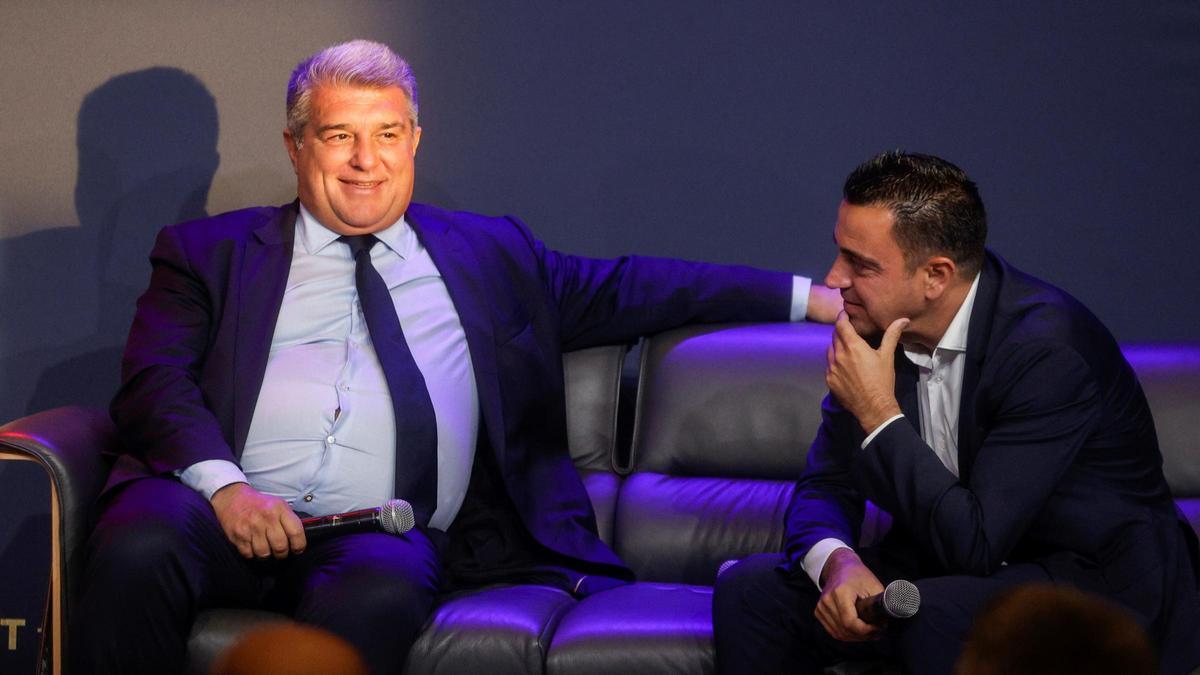 Xavi demana 12 milions d’euros nets per renovar el seu contracte com a tècnic del Barça, segons la cadena SER Xavi demana 12 milions d’euros nets per renovar el seu contracte com a tècnic del Barça, segons la cadena SER
