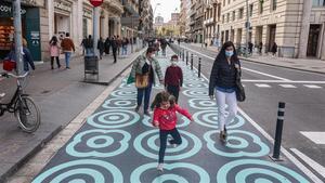 Nueva ampliación de espacio para peatones en calle Pelai.