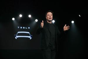 Tesla dispara el seu benefici fins als 3.040 milions d’euros i Musk guanya 23.000 milions