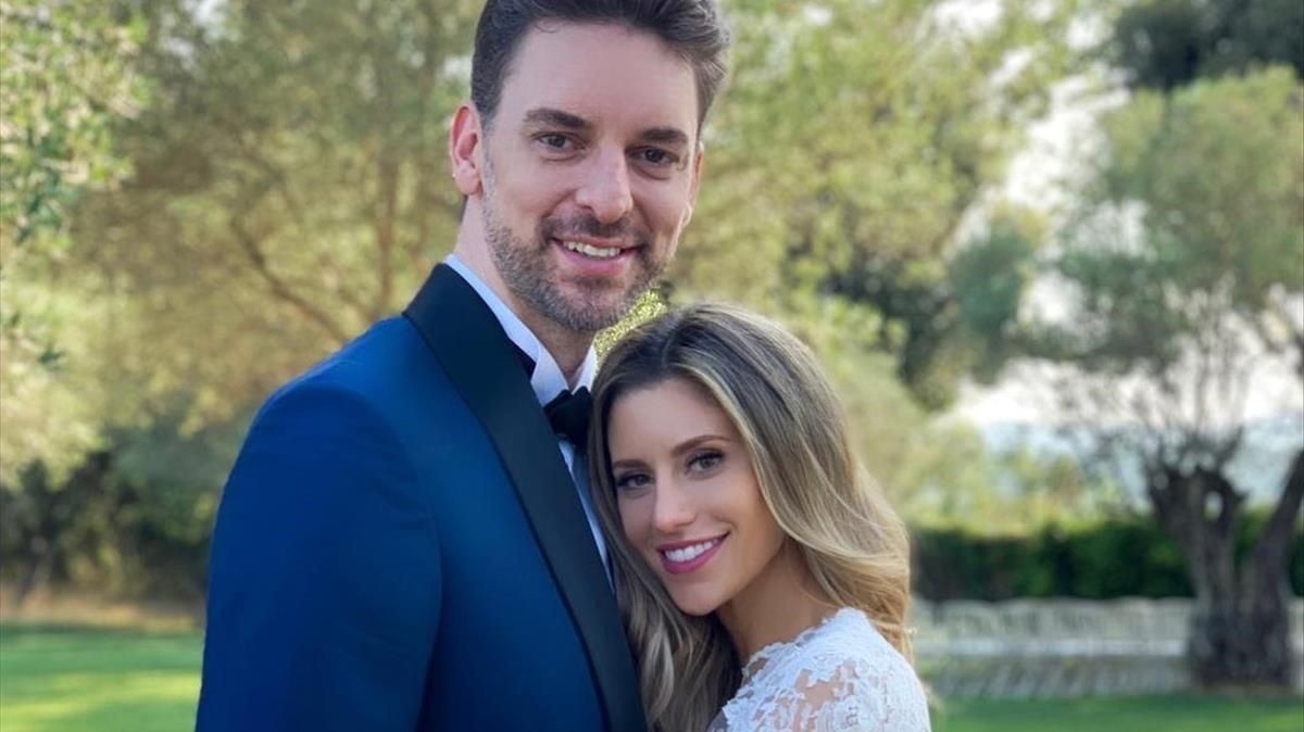Pau Gasol y Catherine Mcdonell posan el día de su boda, en Girona, el 28 de julio del 2019. Pau Gasol y Catherine Mcdonell posan el día de su boda, en Girona, el 28 de julio del 2019.