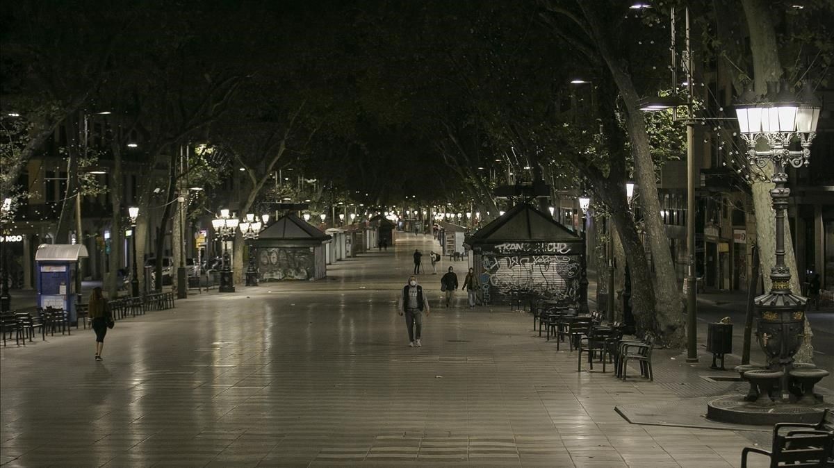 La Generalitat ultima un confinament perimetral perquè l'alarma no permet el domiciliari La Generalitat ultima un confinament perimetral perquè l'alarma no permet el domiciliari