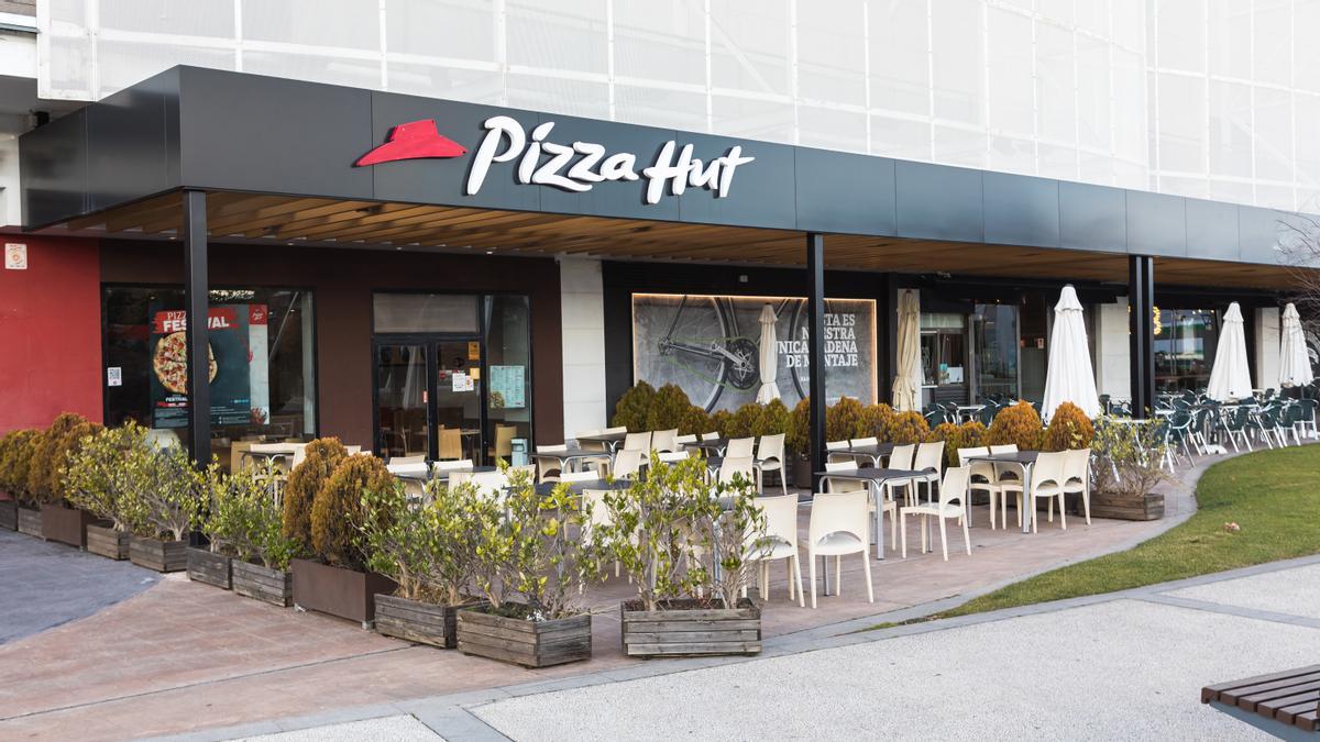 Pizza Hut inicia el tancament de 24 botigues a Espanya i ultima 500 acomiadaments